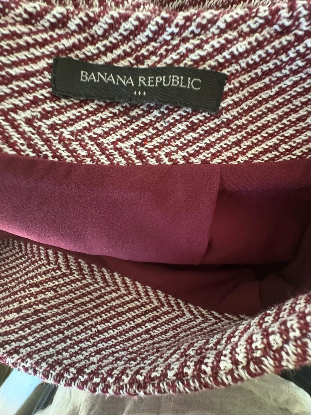 Banana Republic Chevron Print Wool Blend Mini Skirt in Burgundy/White - Size 0P